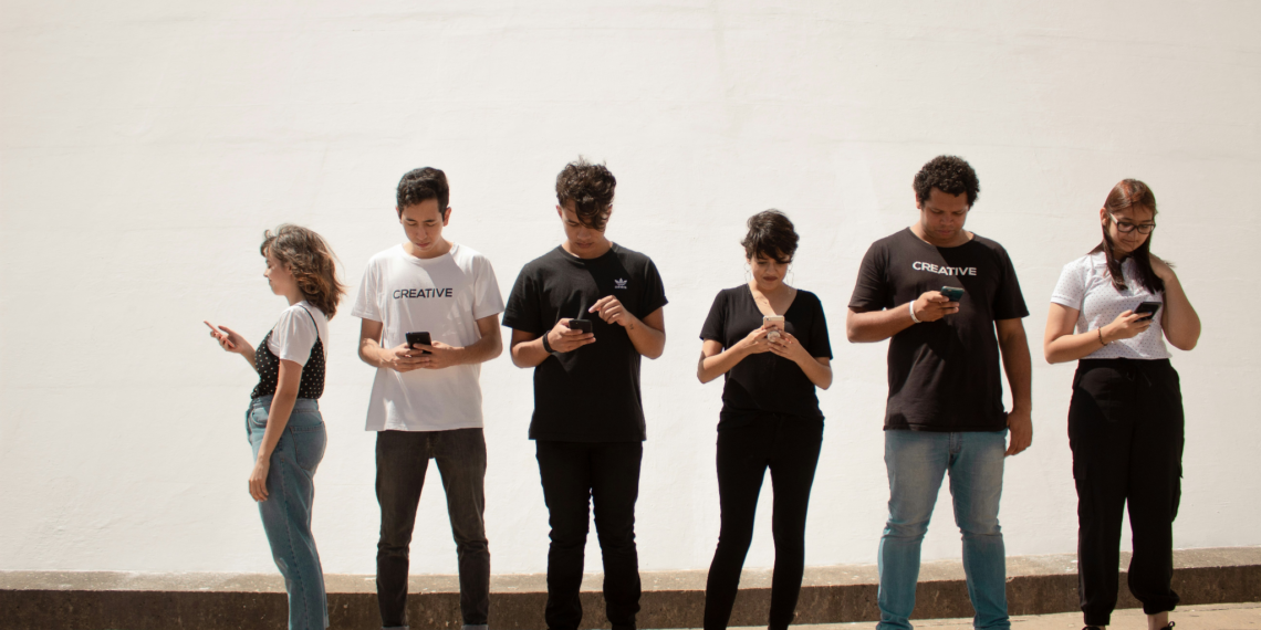 A New Stanford Study Asks: Should Social Media Come With a Health Warning?