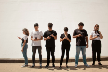 A New Stanford Study Asks: Should Social Media Come With a Health Warning?